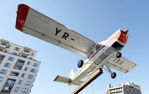 Avionul din 1971 care a „aterizat” în cel mai scump cartier din Brașov