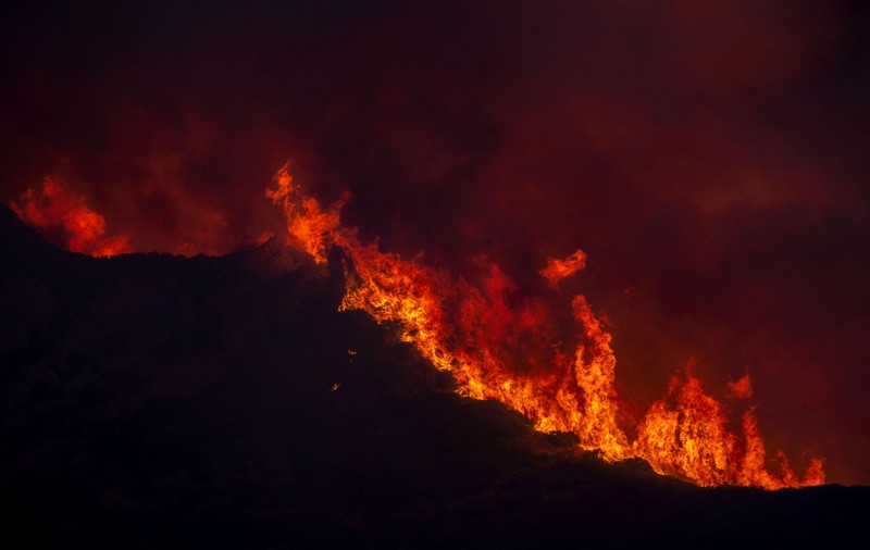 VIDEO | Incendii devastatoare în California. Autoritățile dau vina pe focurile de artificii de la o petrecere