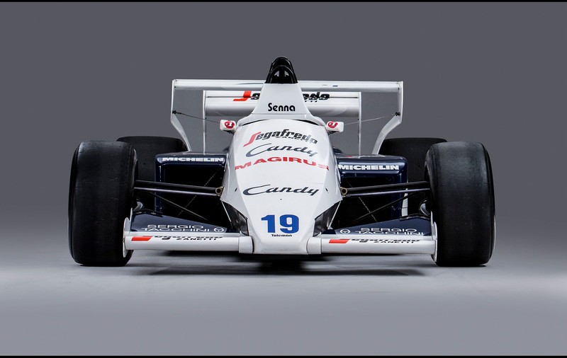 Prima mașină condusă de Ayrton Senna la Monaco s-a vândut cu 1,4 milioane de lire