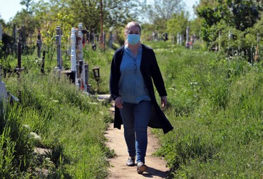 Ioana Bușu, administratora Cimitirului Străulești II