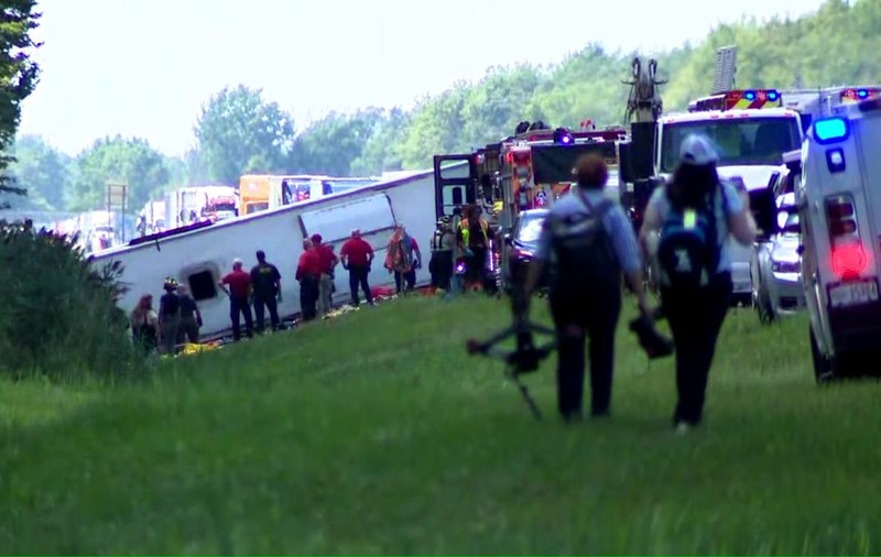 Cinci morţi şi zeci de răniţi, după ce un autocar s-a răsturnat pe o autostradă din New York. Majoritatea nu purtau centurile de siguranță