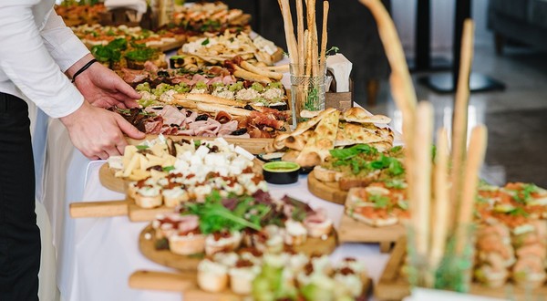 masa protocol mancare foto envato