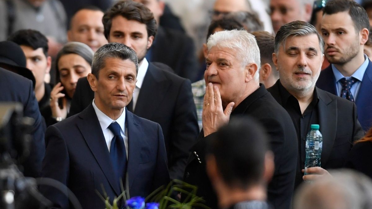 Răzvan Lucescu și Ioan Andone la înmormântarea lui Mircea Lucescu | Foto: Profimedia Images