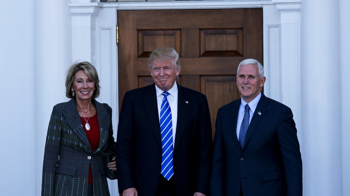Betsy DeVos a fost nominalizata de Trump ca Ministru al Educatiei