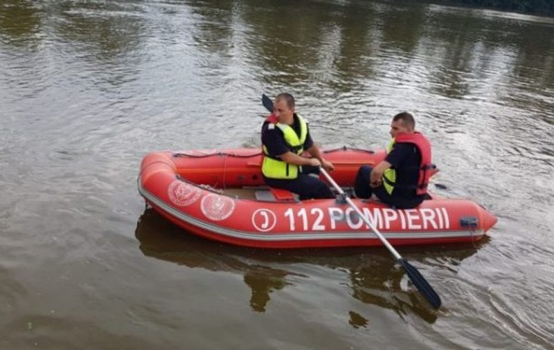 Un om al străzii din Satu Mare a salvat o femeie de la înec. Voia să se sinucidă