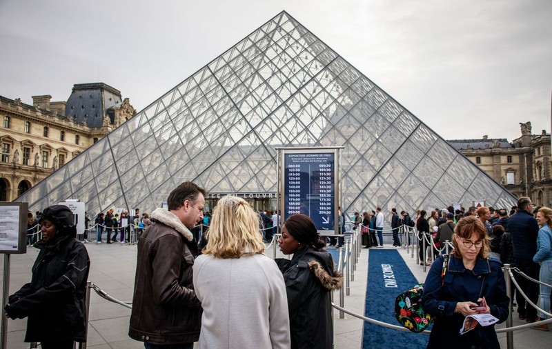 Decizie la Luvru, după creșterea numărului de vizitatori. La cât a fost limitat numărul celor care pot trece zilnic pragul muzeului din Paris