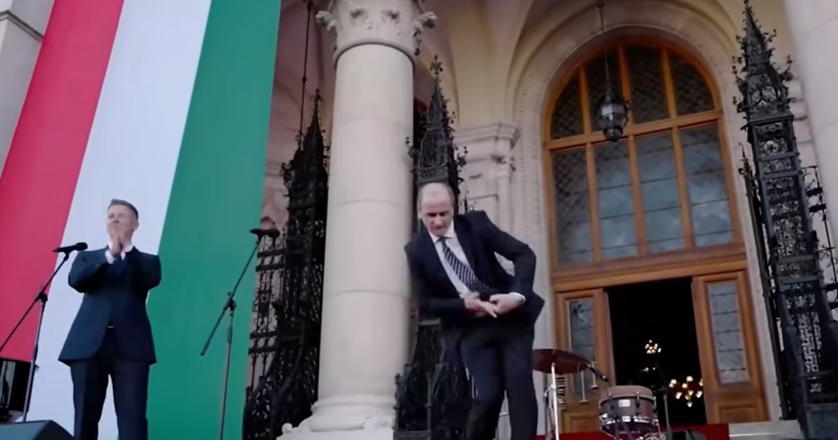 Zsolt Hegedűs dansează pe scenă în fața mulțimii, 9 mai 2026
