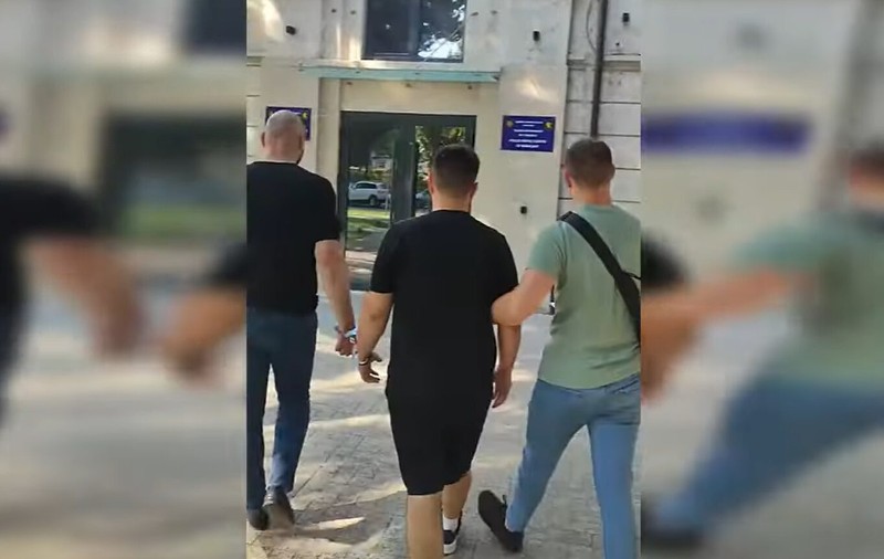 Un român căutat prin Interpol a fost prins în Republica Moldova. Bărbatul, acuzat că a lovit o persoană cu un topor
