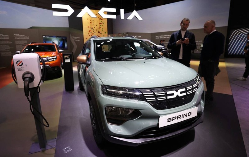 Dacia Spring e considerată cel mai accesibil vehicul electric din Europa, dar e criticată: „Siguranța este principalul său dezavantaj”
