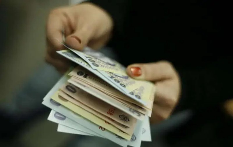 Cum a reușit o femeie să obțină peste 45.000 de lei, de la un bărbat din Alba. Motivul pentru care a fost trimisă în judecată