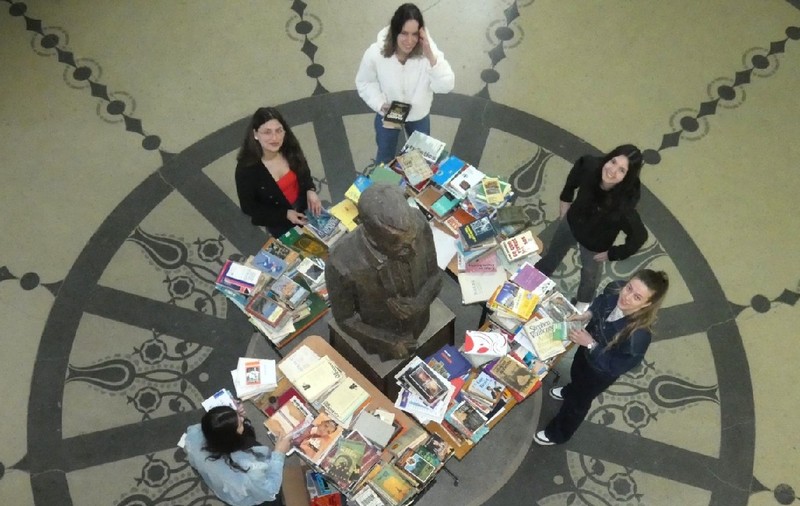 Facultatea de Litere din Oradea oferă gratis sute de cărți