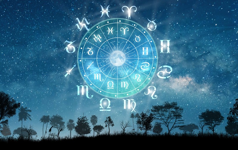 Zodiile favorizate în luna februarie 2023. Ce vești aduc astrele