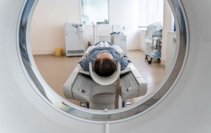 PressOne: La o clinică privată din București, pacienții cu bilet de trimitere pentru RMN pot face investigația doar în timpul nopții