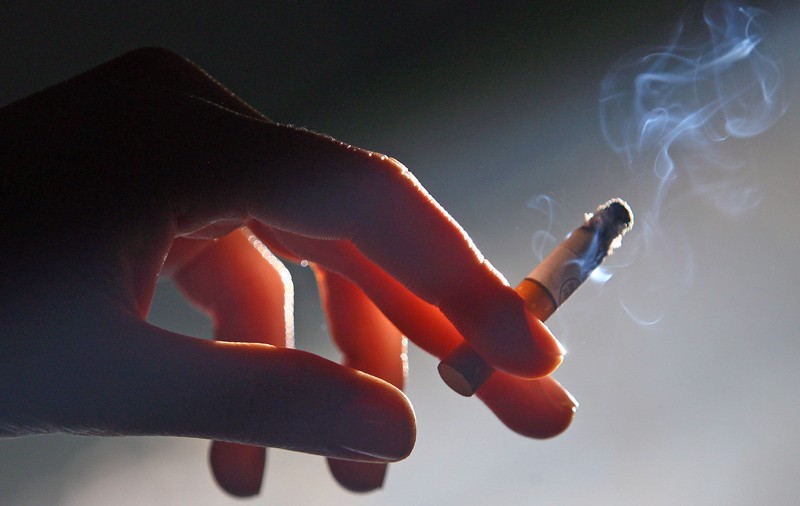 Bărbații expuși la fumatul pasiv în copilărie pot transmite probleme pulmonare propriilor copii