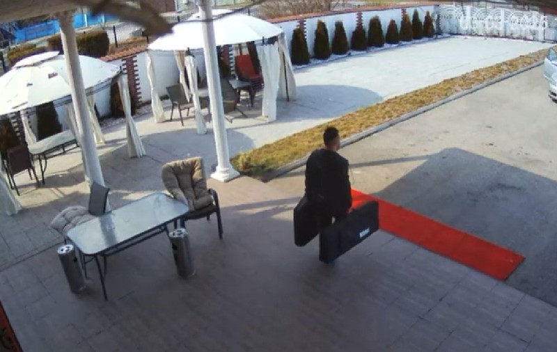 Un bărbat din Târgu Jiu a furat toate instrumentele lăutarilor dintr-un restaurant