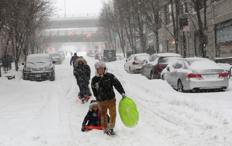 Furtuna de zăpadă a paralizat orașul New York. Cel puțin 19 persoane au murit