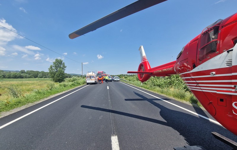 Accident grav în Caraş-Severin. Cinci persoane, între care trei copii, au fost rănite