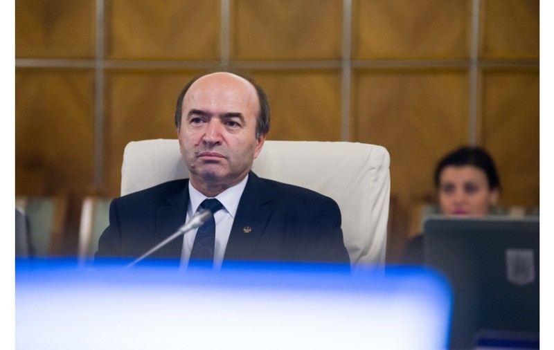 Ministerul Justiției, despre abuzul în serviciu: Infracțiunea urmează să fie redefinită, inclusiv prin instituirea unui prag valoric, după decizia CCR