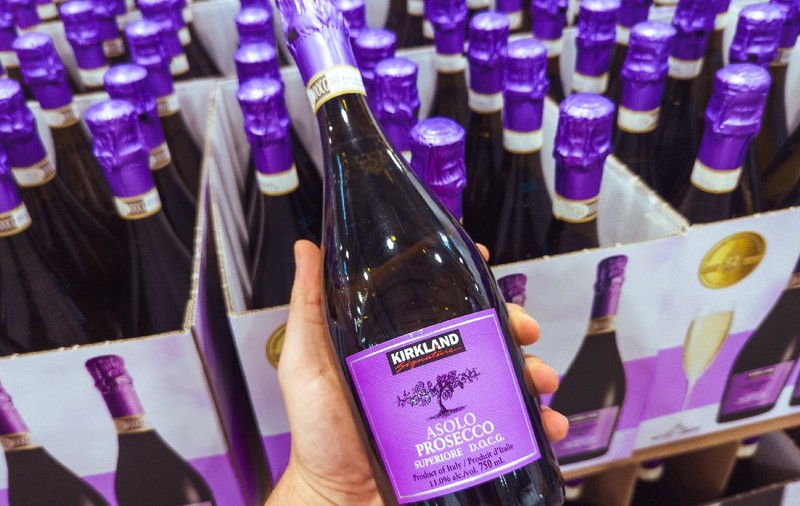 Vin Prosecco vândut în sticle care pot exploda din senin, fără să fie atinse: „Nu le returnați. Distrugeți-le imediat”