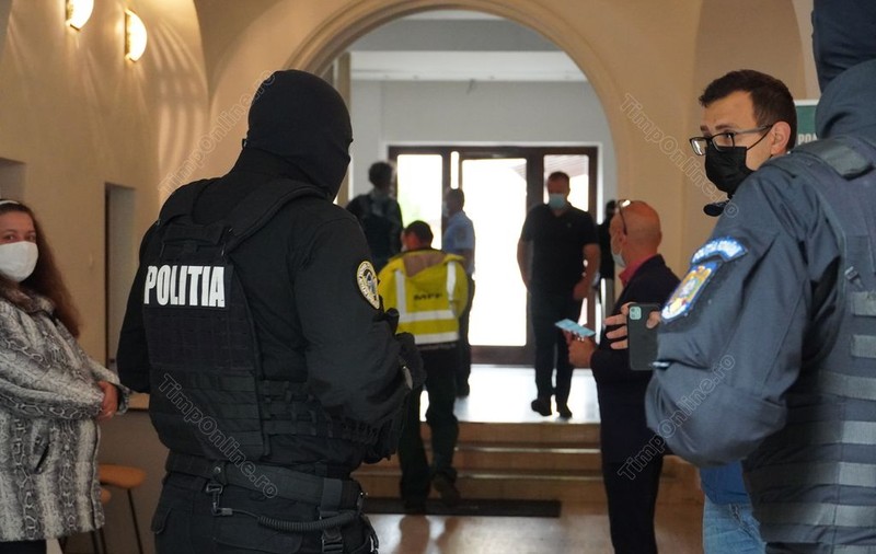 Percheziţii la o persoană care a prezentat pentru angajarea ca auditor public extern la Curtea de Conturi a României o diplomă de licență falsă