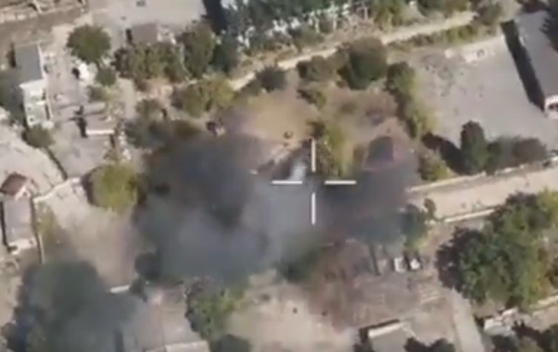 Momentul în care un MiG-29 ucrainean lovește un post de comandă subteran din regiunea rusă Kursk | VIDEO