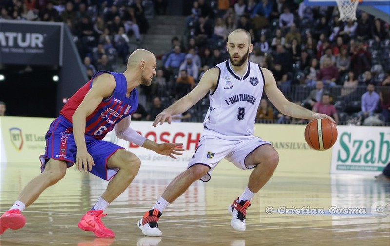 Finala Ligii Naționale de baschet: U-BT Cluj - Steaua CSM EximBank 87-85, în primul meci. Duminică, partida a doua