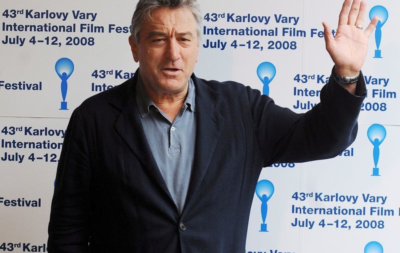 De Niro, Travolta şi Johnny Depp felicită necunoscute