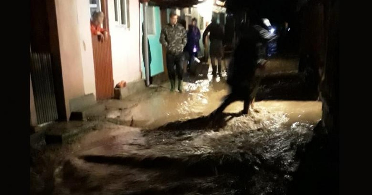 Un bărbat a murit electrocutat în subsolul unui bloc din Lupeni după ce imobilul a fost inundat