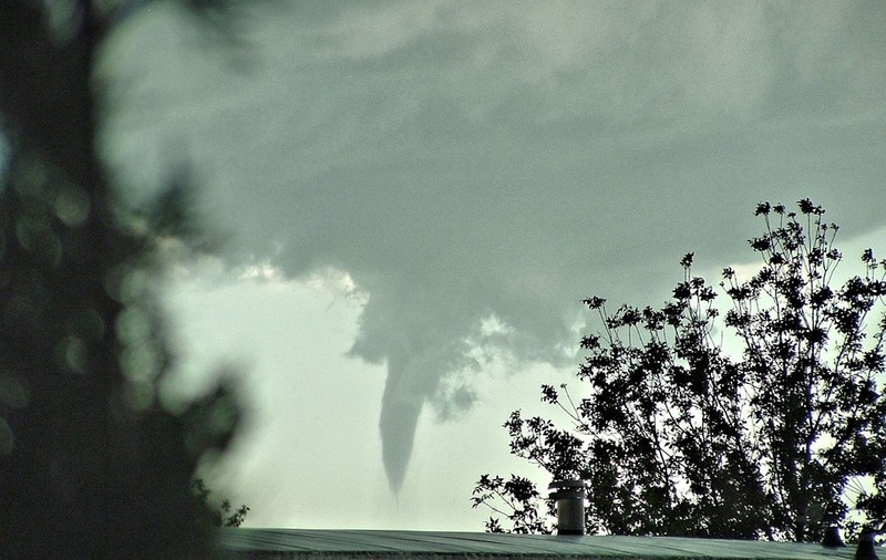 A fost tornadă sau nu, în vestul țării? Ce spun meteorologii despre furtuna de aseară