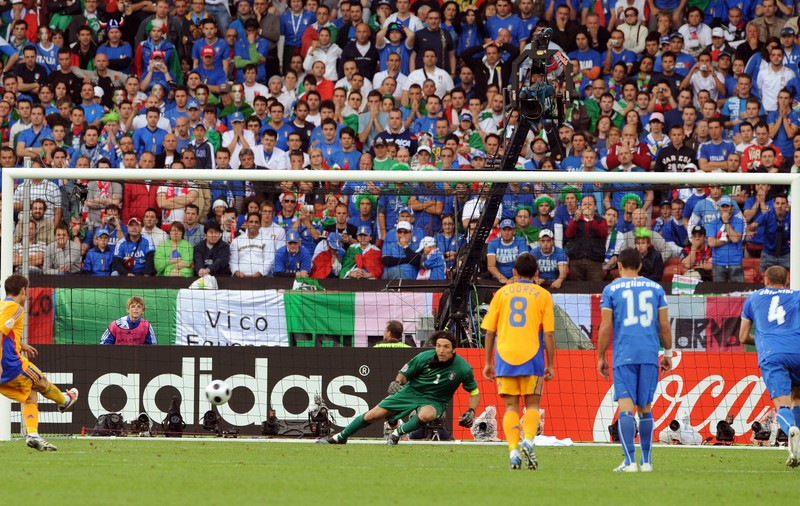 România, după 8 ani la EURO! Turneele finale la care au participat tricolorii. ^Ultima competiție majoră, EURO 2008, a fost dusă de generația lui Cristi Chivu și Adrian Mutu / GALERIE FOTO