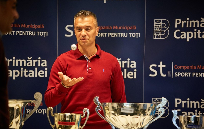 Daniel Pancu, ambasador al Cupei Centenarului, s-a jucat cu mingea ”mică”. A jonglat cu bila