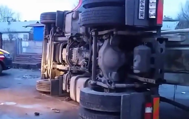 VIDEO / Două TIR-uri s-au ciocnit frontal pe DN6, în Teleorman. Circulația în zonă se desfăşoară îngreunat