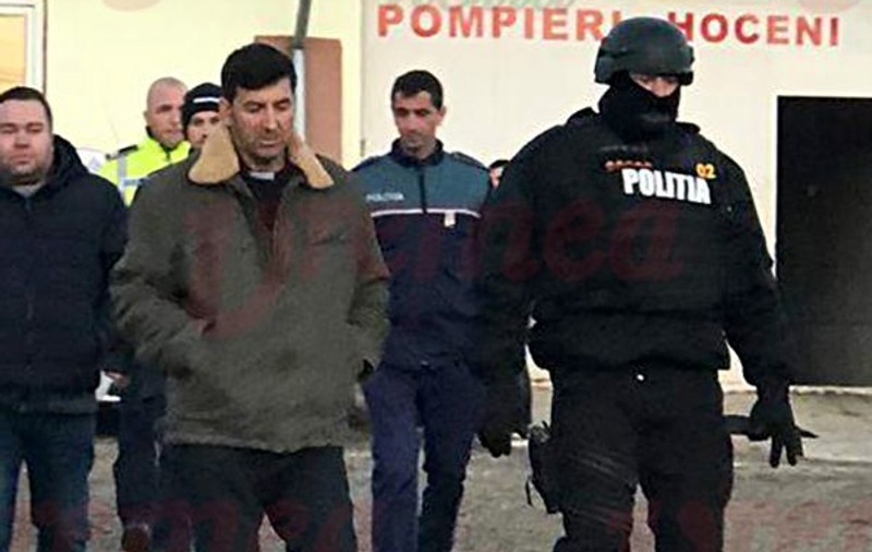 Percheziții la un primar din Vaslui, bănuit că a împușcat o căprioară. Cum l-a prins în fapt un tânăr din comună