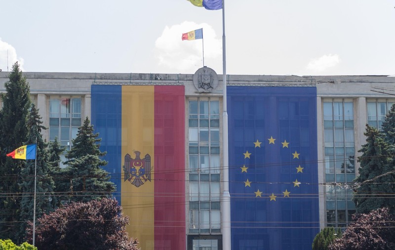 Examenul la română devine obligatoriu pentru rușii care vor cetățenia Republicii Moldova cu gândul la România și UE: „Programul se închide!”