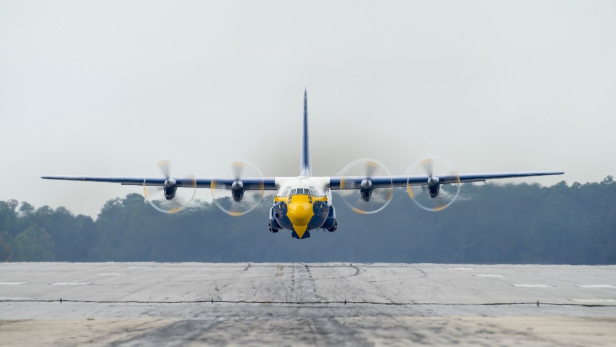 Un pilot a ratat aterizarea cu 50 de kilometri