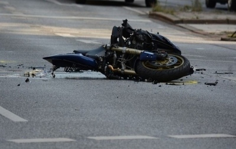Un motociclist a murit într-un accident în Pasajul Unirii