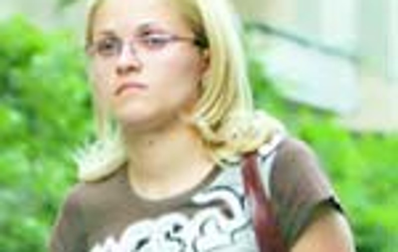 Profa Corina are datorii la intretinere
