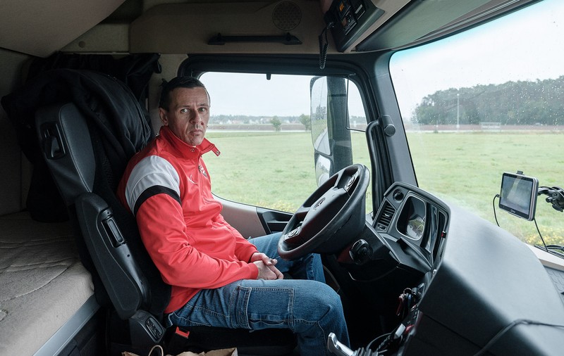 Abuzurile pe care le îndură șoferii români de TIR din Germania, de teamă să nu-și piardă slujba. „I-am zis șefului, dar mi-a râs în nas”