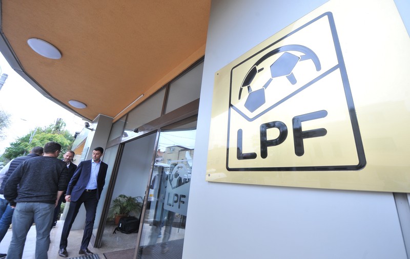 Ședință la LPF, după focarele de Covid-19 din Liga 1. “Competiția nu se va opri sub nicio formă”. Dinamo și Craiova, programate