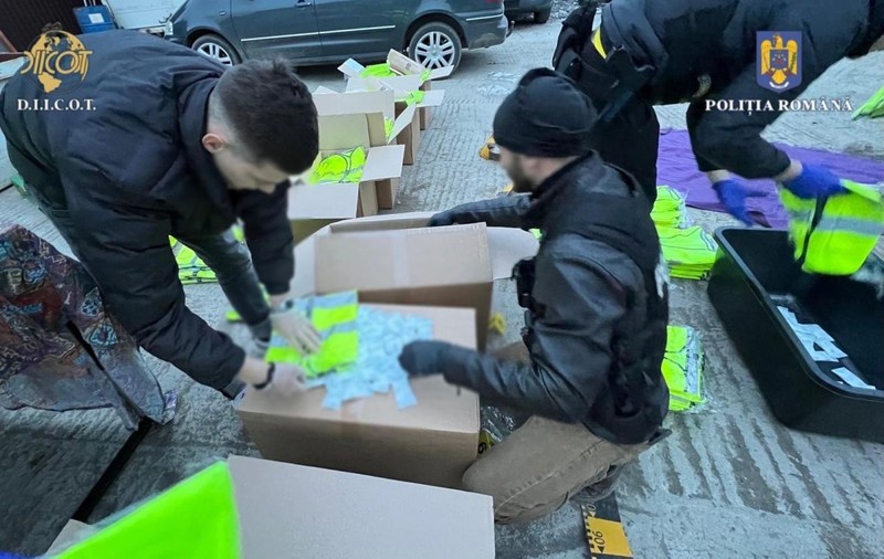 Trafic de droguri, mascat de un magazin de haine din Galați: unde a ascuns un român 20 kg de ketamină adusă din Olanda și cum plănuia să o transporte în Australia