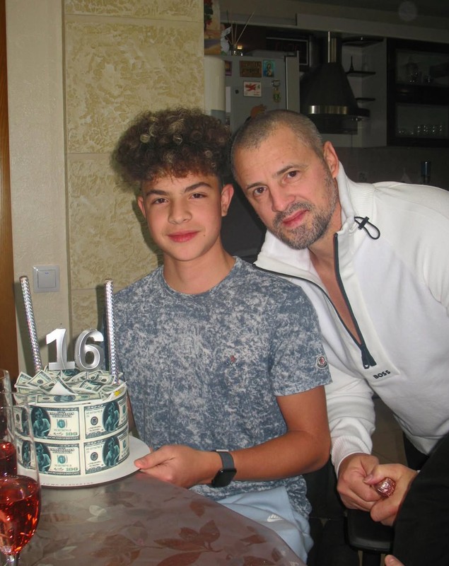 Cleopatra Stratan, dezvăluiri despre fratele ei. Cum arată Cezar la 16 ani și ce planuri are artista cu „Ghiță”, celebra ei melodie | EXCLUSIV