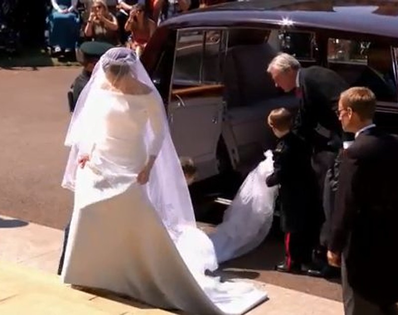 FOTO | Cine a creat rochia de mireasă a lui Meghan Markle
