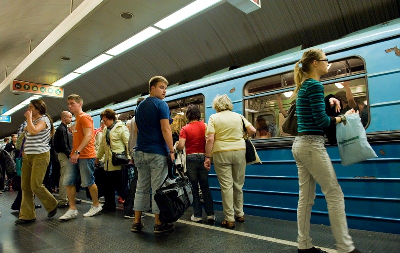 Atac terorist LA METROU, în Londra. Trei persoane au fost înjunghiate | VIDEO
