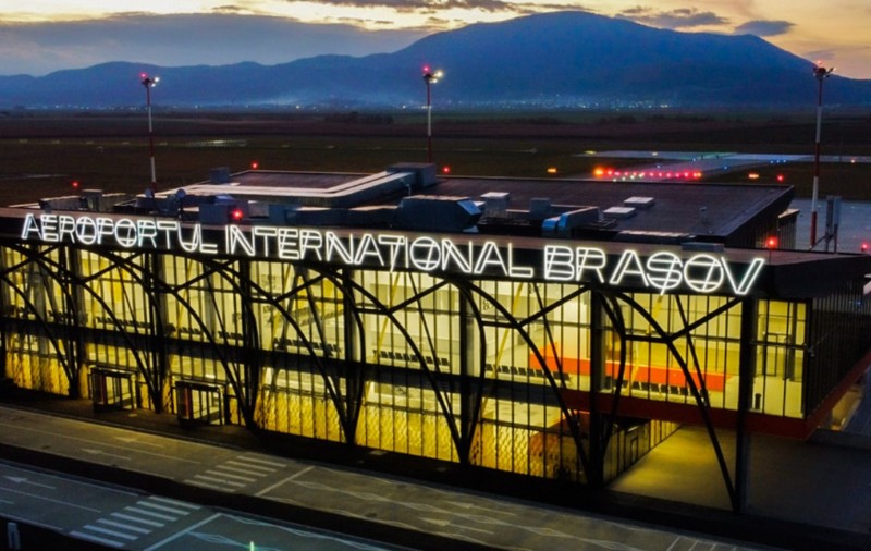 Aeroportul din Brașov-Ghimbav mărește lefurile angajaților, în timp ce Guvernul strânge cureaua: „Pompieri care au plecat la Penitenciarul Codlea primesc salarii de două ori mai mari”