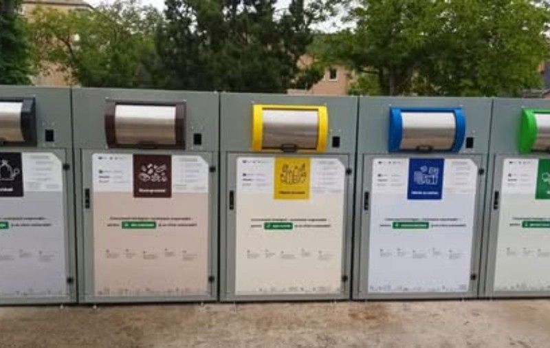 Oradea testează un nou model de insule ecologice, accesibile prin cod QR și aplicație. Lista locațiilor unde vor fi instalate