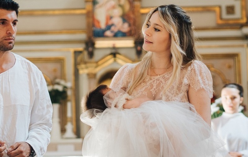 Laura Cosoi a publicat prima imagine cu fața Ritei. Cu cine seamănă fetița vedetei
