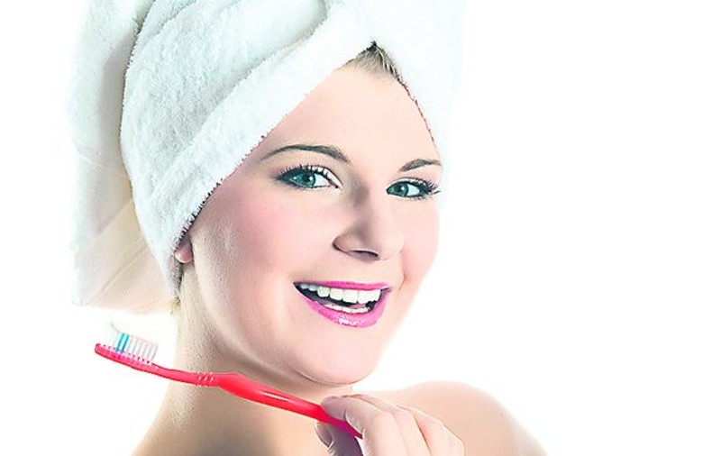 Dentiştii trag semnalul de alarmă: Nu vă spălaţi pe dinţi? Puteţi face pneumonie!