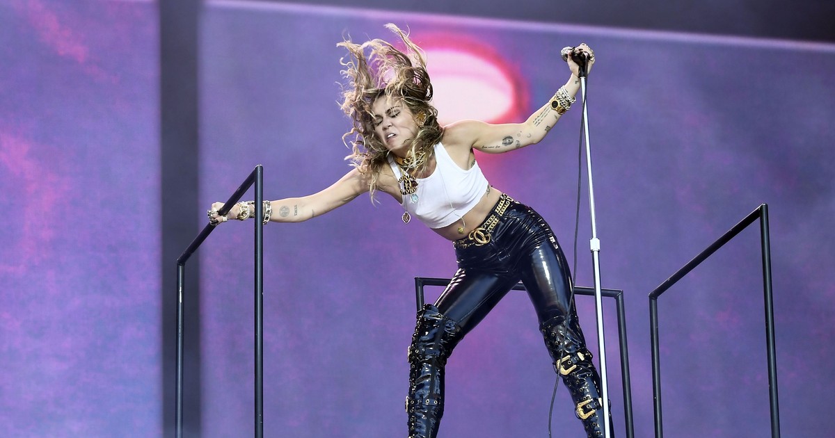 Miley Cyrus are probleme de sănătate. A fost operată la corzile vocale