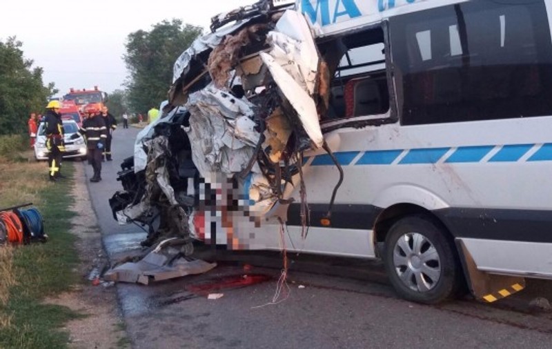 UPDATE: Doi morți și 10 răniți într-un accident în județul Arad. Cum s-a întâmplat nenorocirea