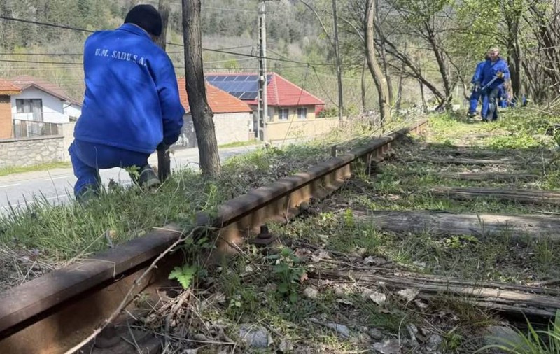 4,6 kilometri de cale ferată au dispărut de la Uzina Sadu, unde se produc arme și muniție. DNA verifică cine a tăiat șinele